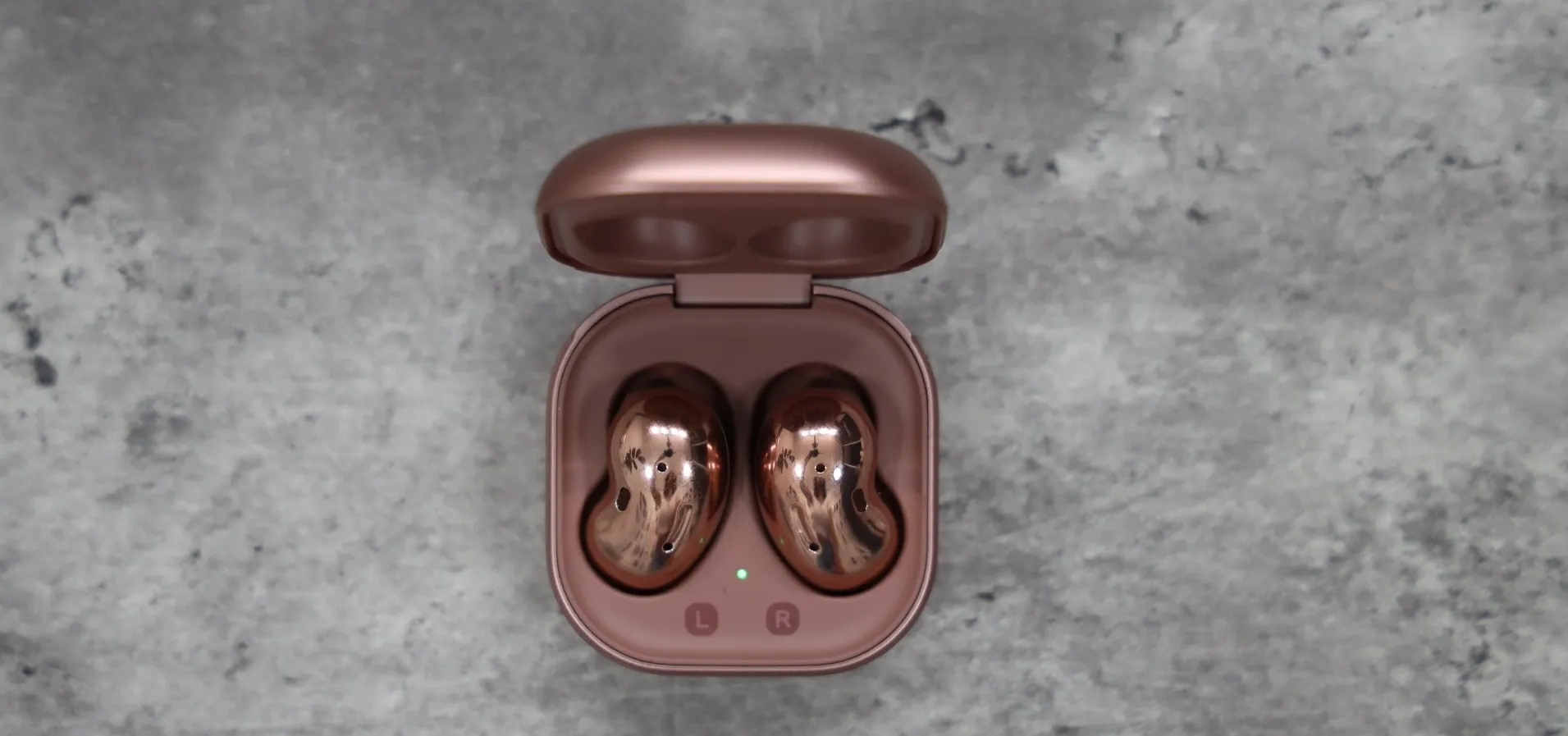 Пора брать Samsung Galaxy Buds Live. Стильные наушники отдают почти за полцены