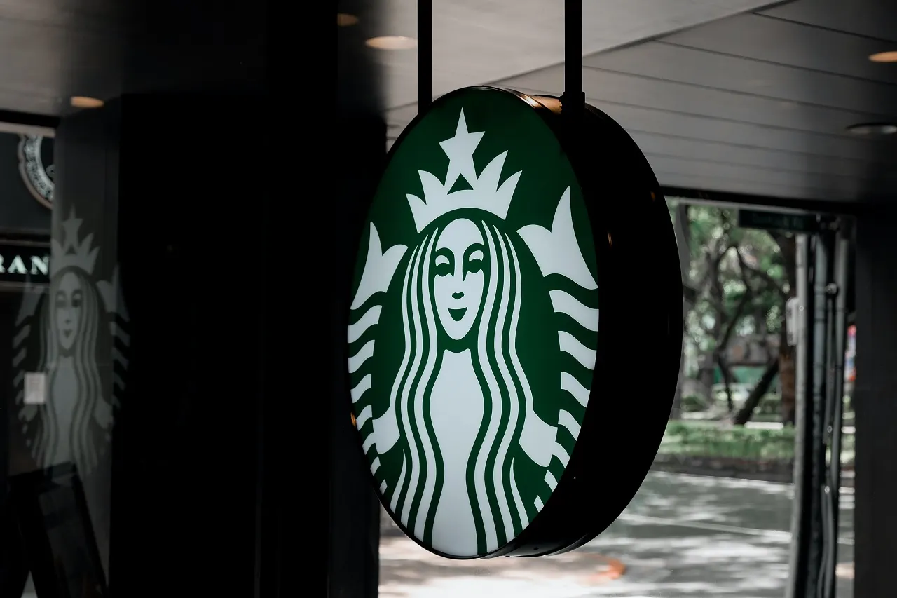 Как изменится Starbucks в России? Кофейни переформатируют по типу «Вкусно – и точка»
