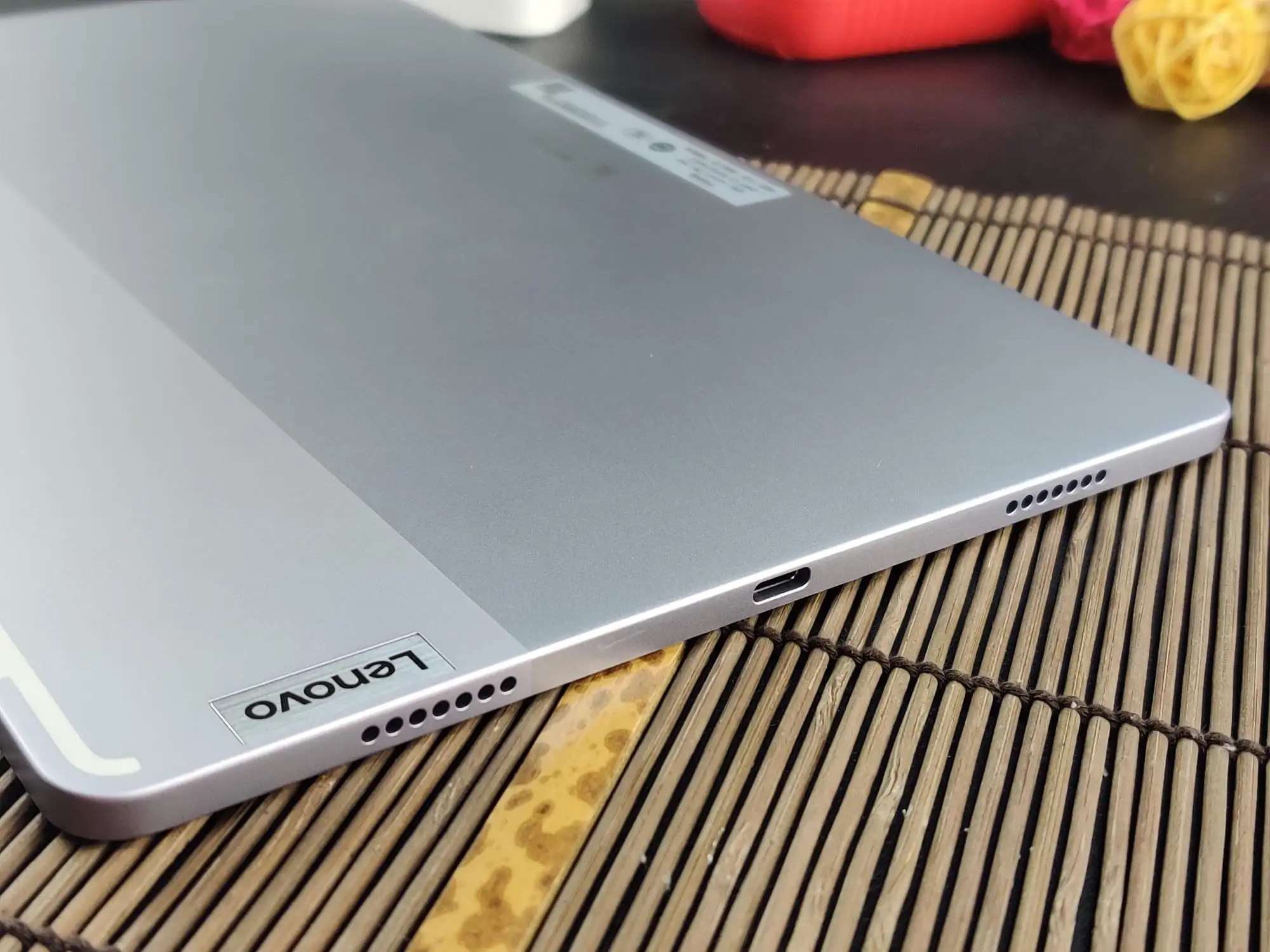 Этот планшет Lenovo за 20 тысяч рвет конкурентов. У него шикарный экран и топовый процессор
