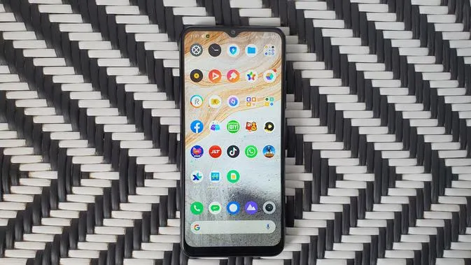 Забытый девайс Realme с огромной батареей отдают меньше чем за 10 тысяч рублей. На Joom избавляются от остатков