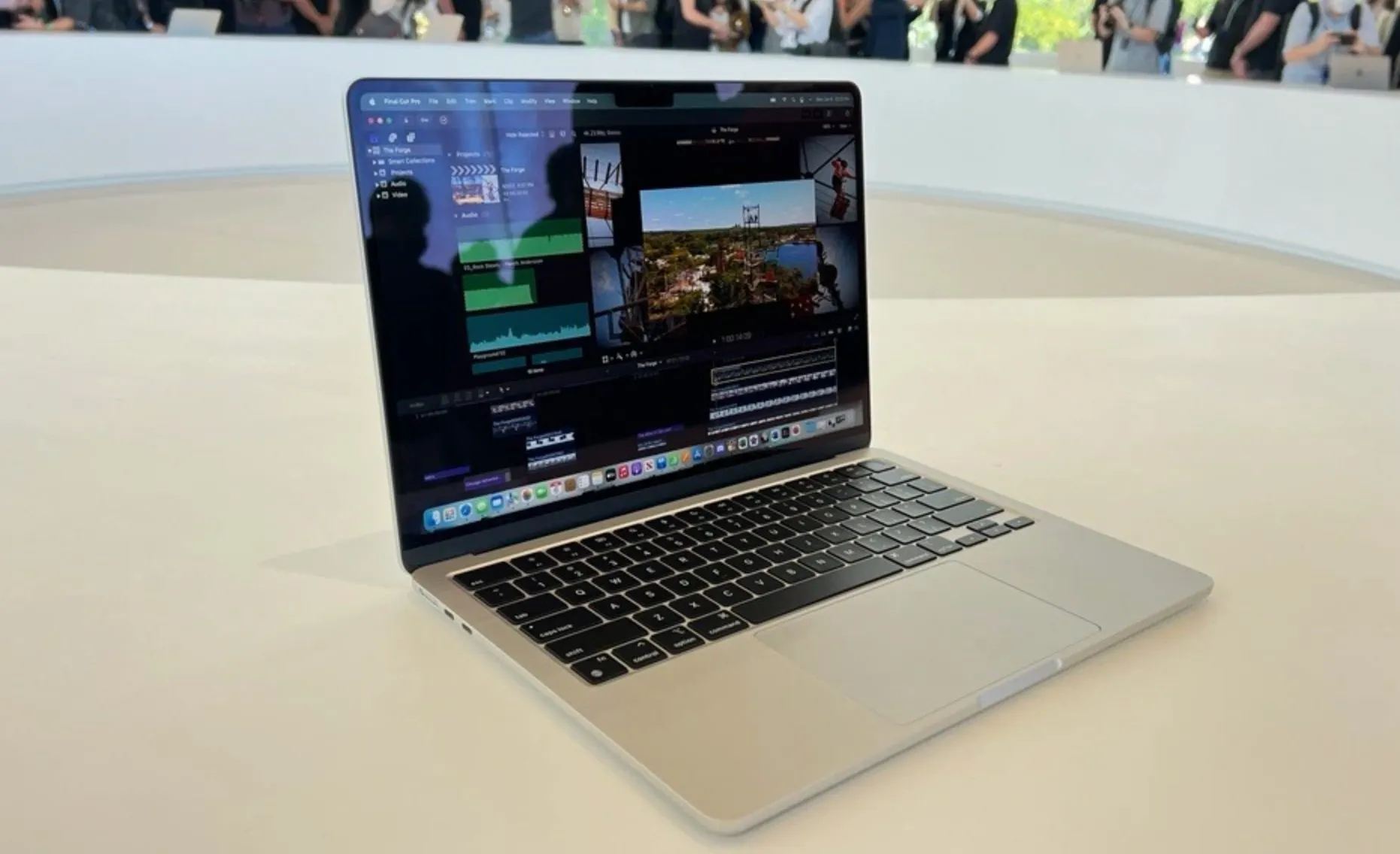 MacBook Air на M2 появился в продаже. Его можно купить везде, кроме России