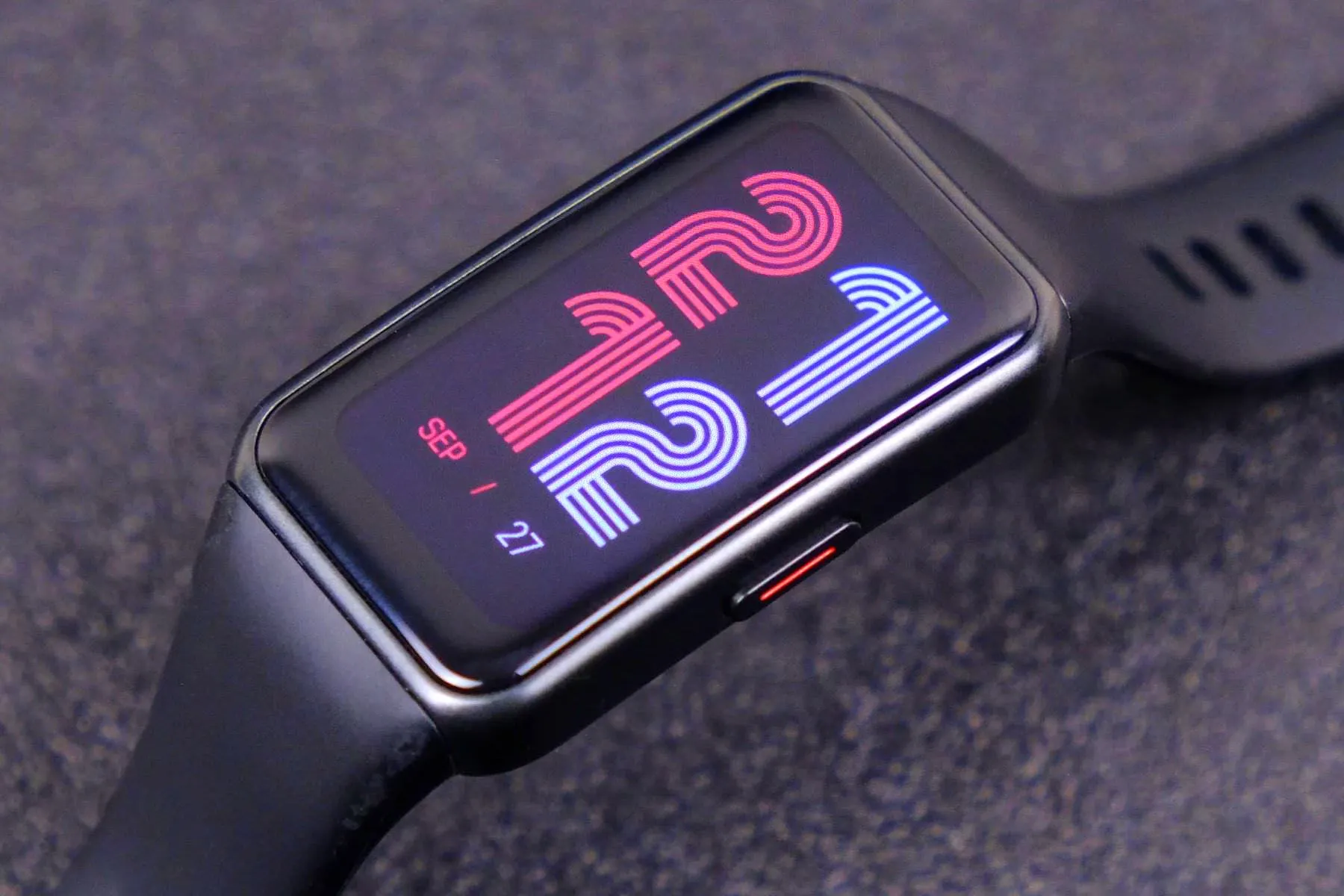 Xiaomi Mi Band 7 Pro подешевел до неприличия на Joom. Чем хорош этот фитнес-браслет?