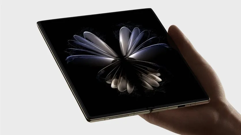 У Xiaomi вышел уникальный смартфон. Его сравнивают с первым iPhone от Стива Джобса