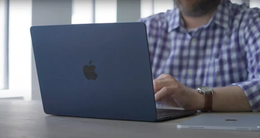 MacBook Air на M2 появился в России. Что по ценам?