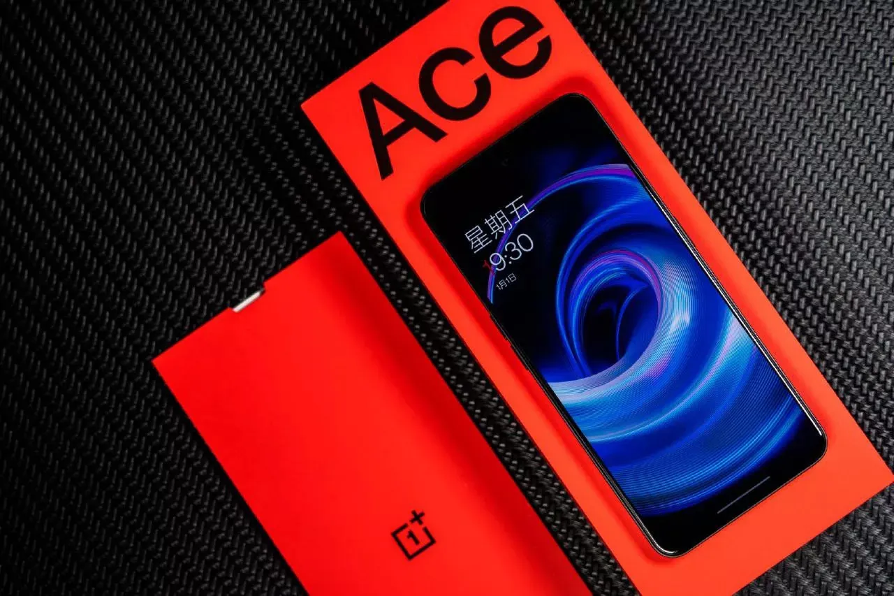 OnePlus Ace сливают по аномально низкой цене. Это субфлагман с шикарной производительностью и сверхбыстрой зарядкой