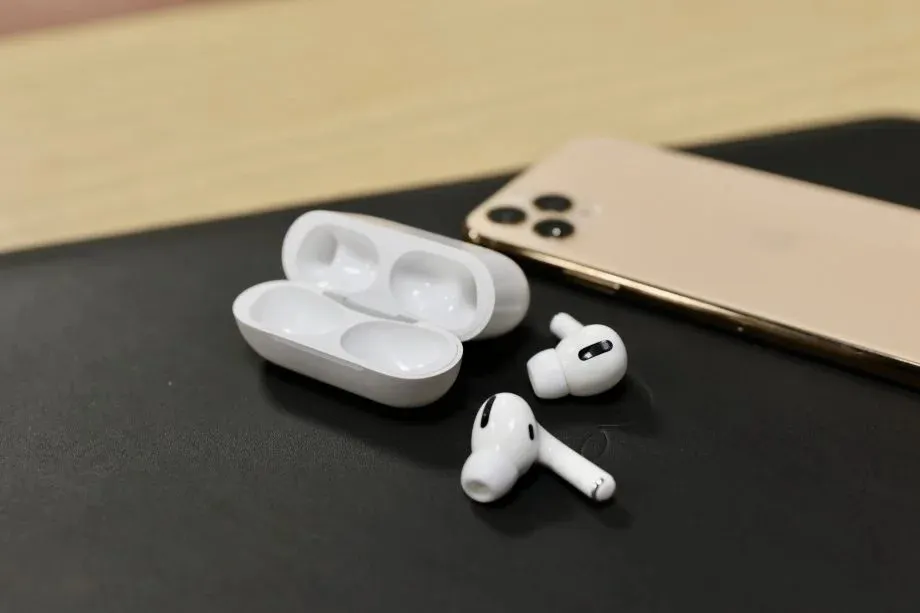 Пора бежать за AirPods Pro. Эталонные TWS-наушники окончательно обесценились