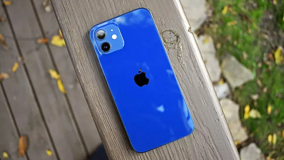 iPhone 12 все еще можно урвать по адекватной цене. Прайса ниже нет нигде