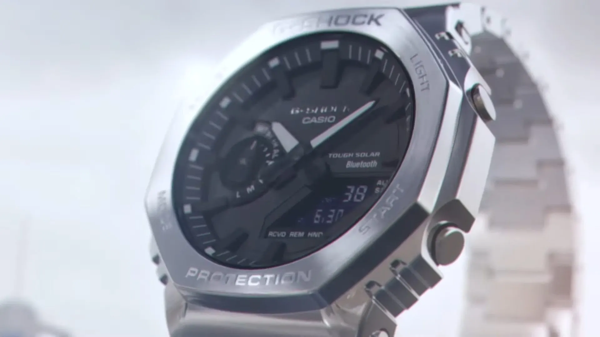 Casio выпустила брутальные смарт-часы. У них потрясающий цельнометаллический корпус