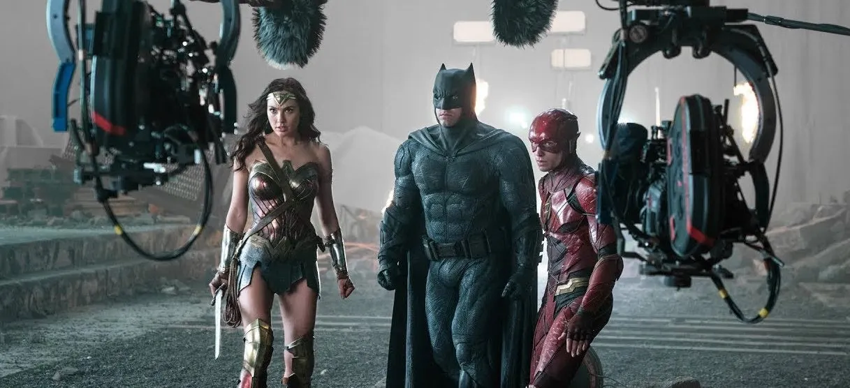 7 причин, почему киновселенная DC не может догнать Marvel. От ухода Снайдера до унылого копирования