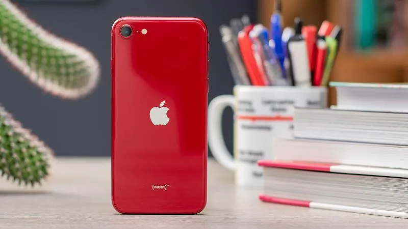 Стоит ли брать последний iPhone SE в 2023 году?