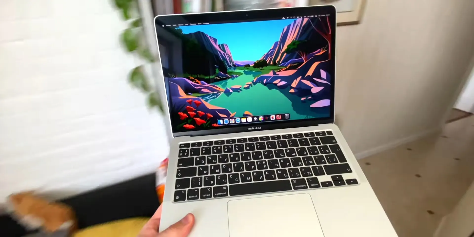 MacBook Air на M1 подешевел до бесстыдства. Версия на M2 тоже стоит копейки