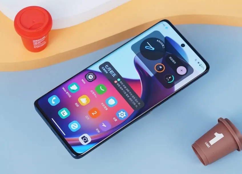 Motorola S30 Pro — лучший смартфон до 25 тысяч рублей. У него почти нет недостатков