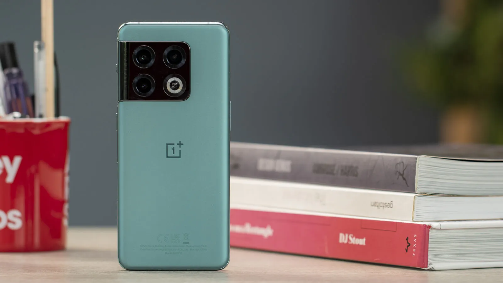 Берем OnePlus 10 Pro по минимальной цене. Чем хорош этот флагман?