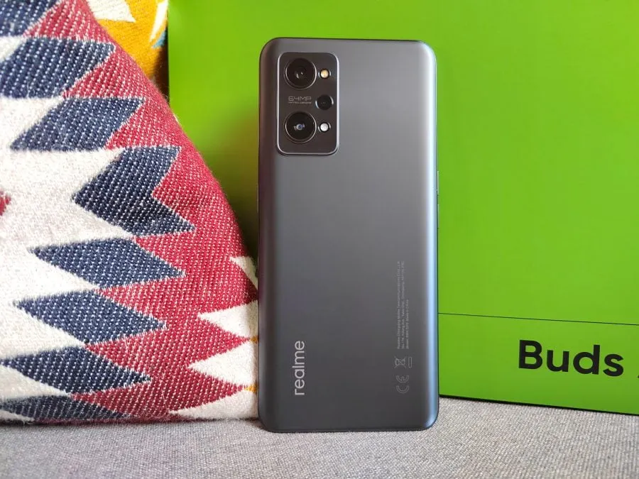 Недооцененный флагман на чистом Android и другие. 3 девайса, которые максимально подешевели к Новому году
