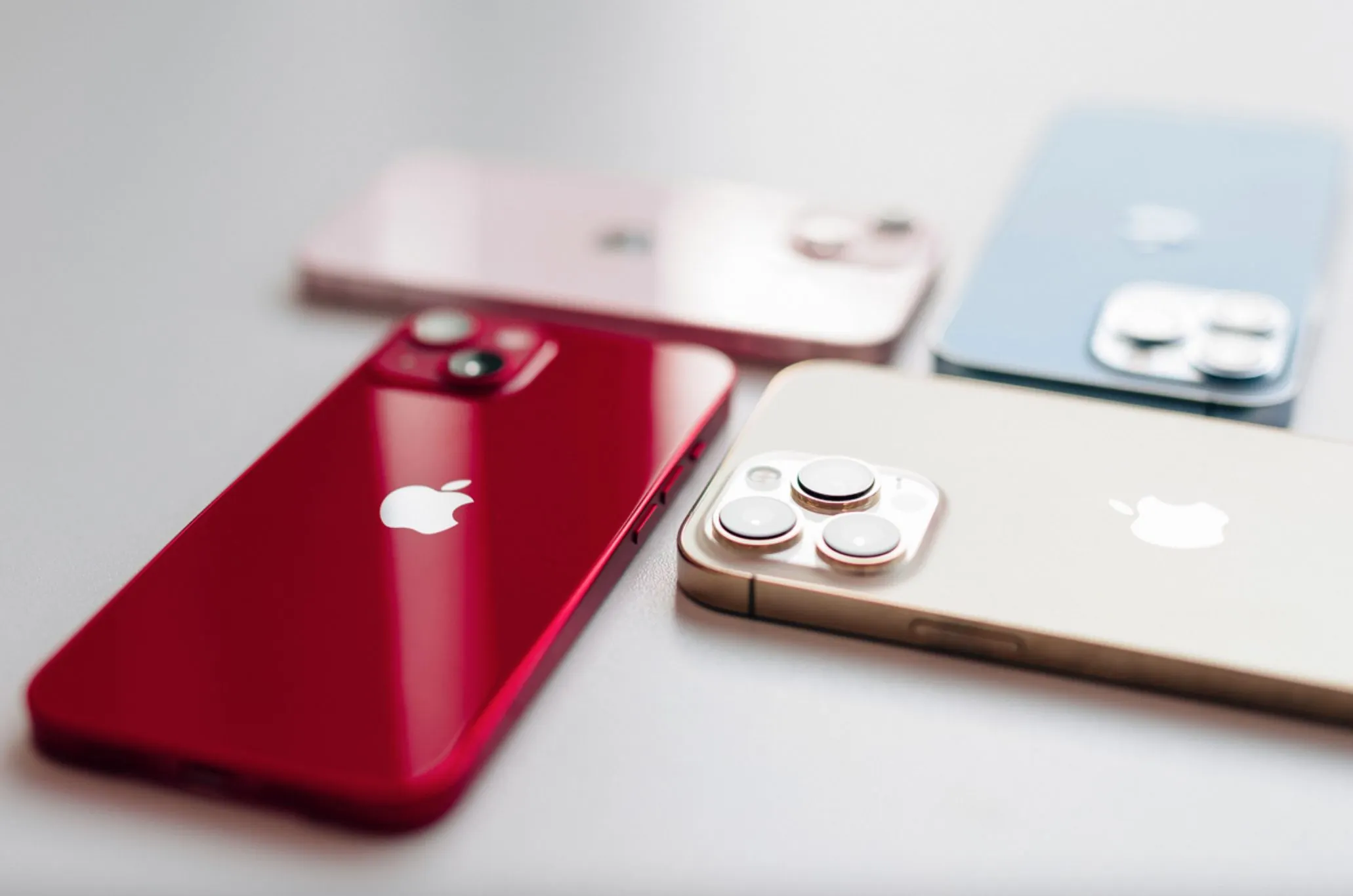 iPhone 13 снова подешевел. Это топ-вариант за свои деньги
