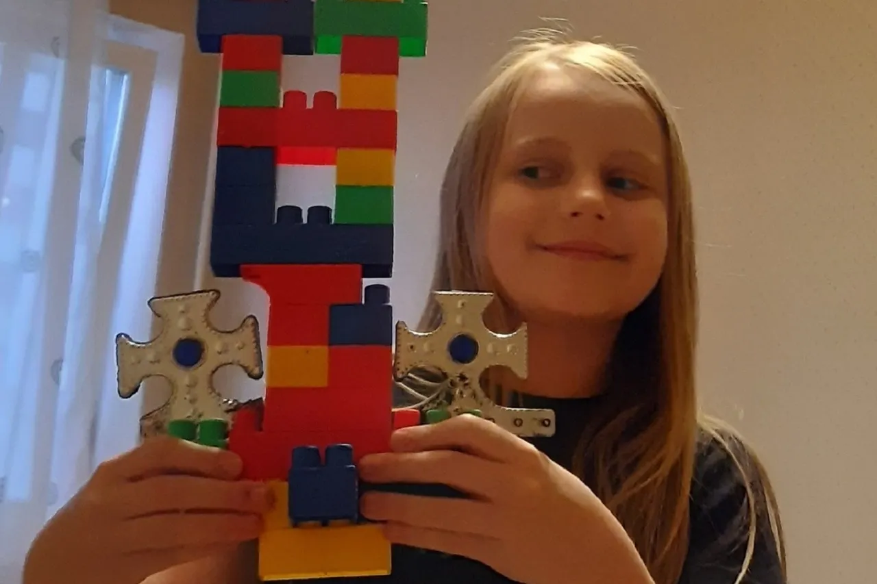 Алиса Теплякова продолжит обучение в МГУ. Но 10-летней девочке не могут продлить студенческий билет