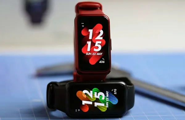 Huawei Band 7 сливают за копейки. Это лучший фитнес-браслет для спортсменов