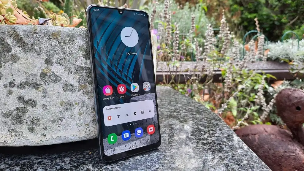 Об этом Samsung Galaxy все забыли, а зря. Он окончательно обесценился в России