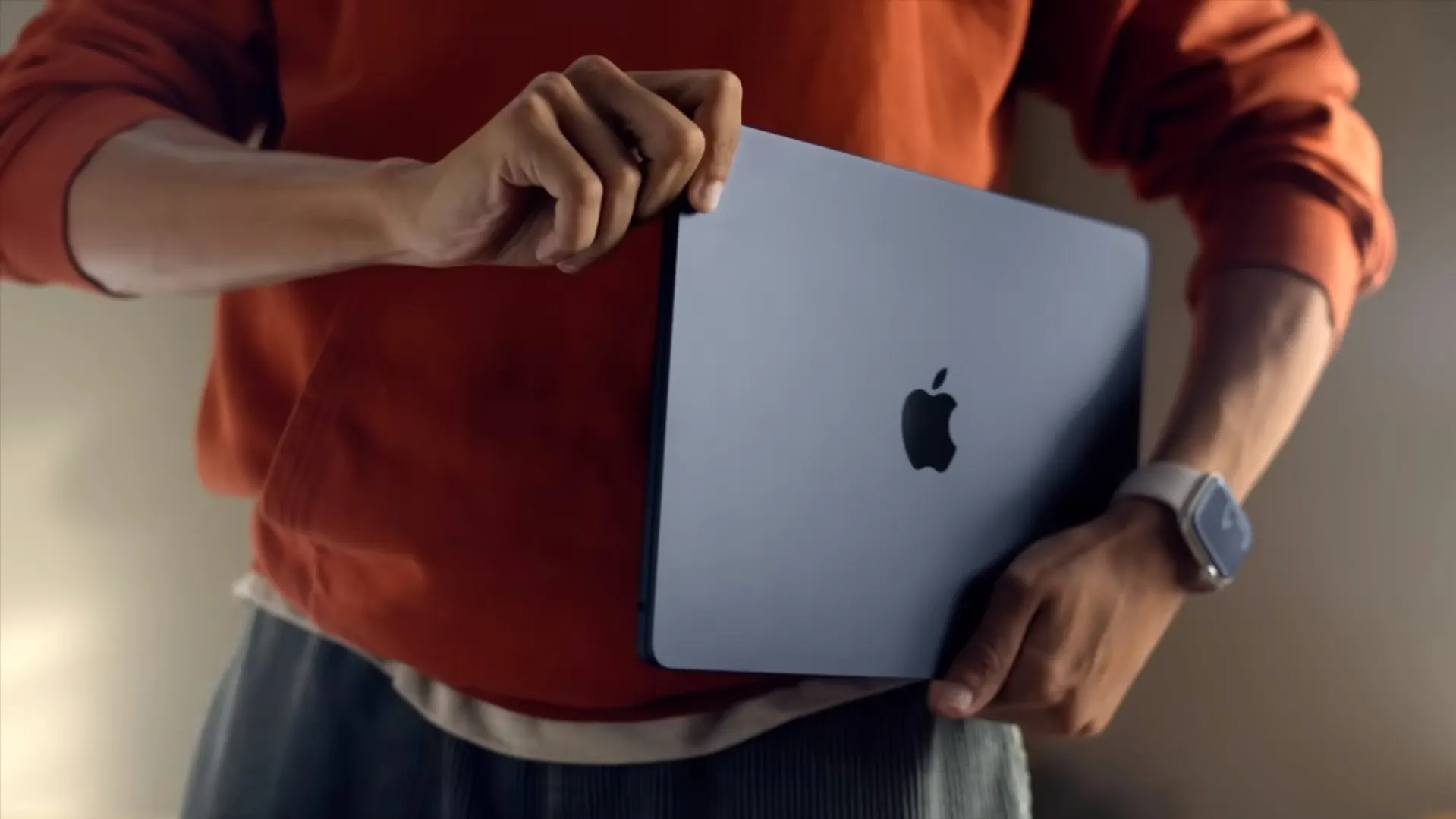 Новый MacBook Air уже подешевел. Давайте скорее брать
