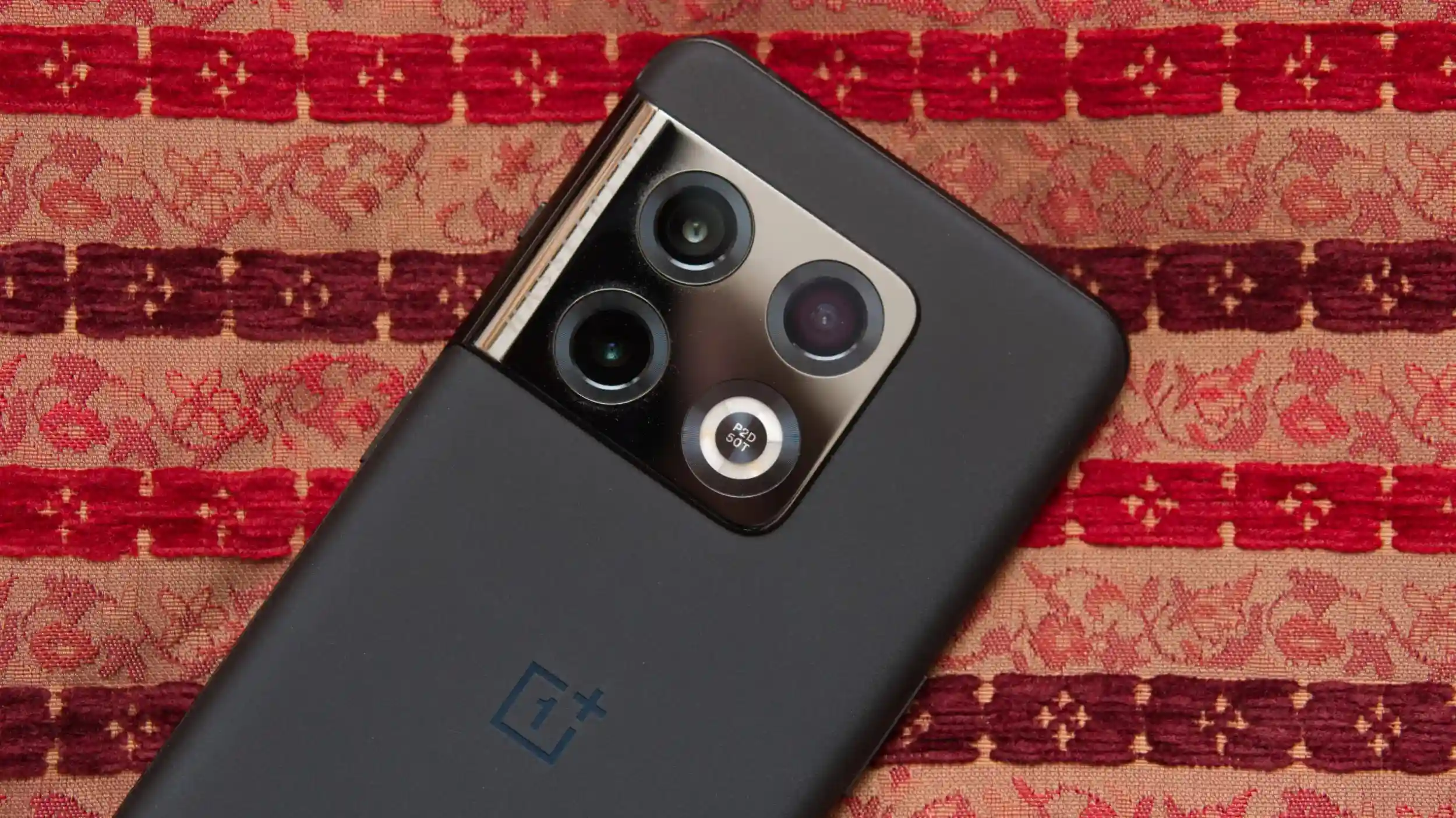 OnePlus 10 Pro — главный флагман бренда. Мы знаем, где его можно взять со скидкой
