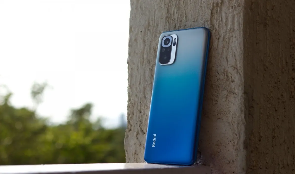 Прошлогодний хит Xiaomi Redmi подешевел до минимума. У него крутой OLED-экран и шустрый процессор