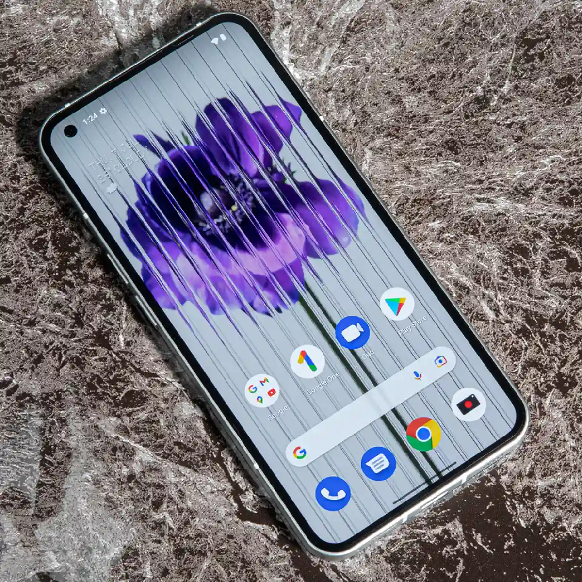 Nothing Phone (1) наконец-то появился в России. Здесь он даже выгоднее, чем в Китае