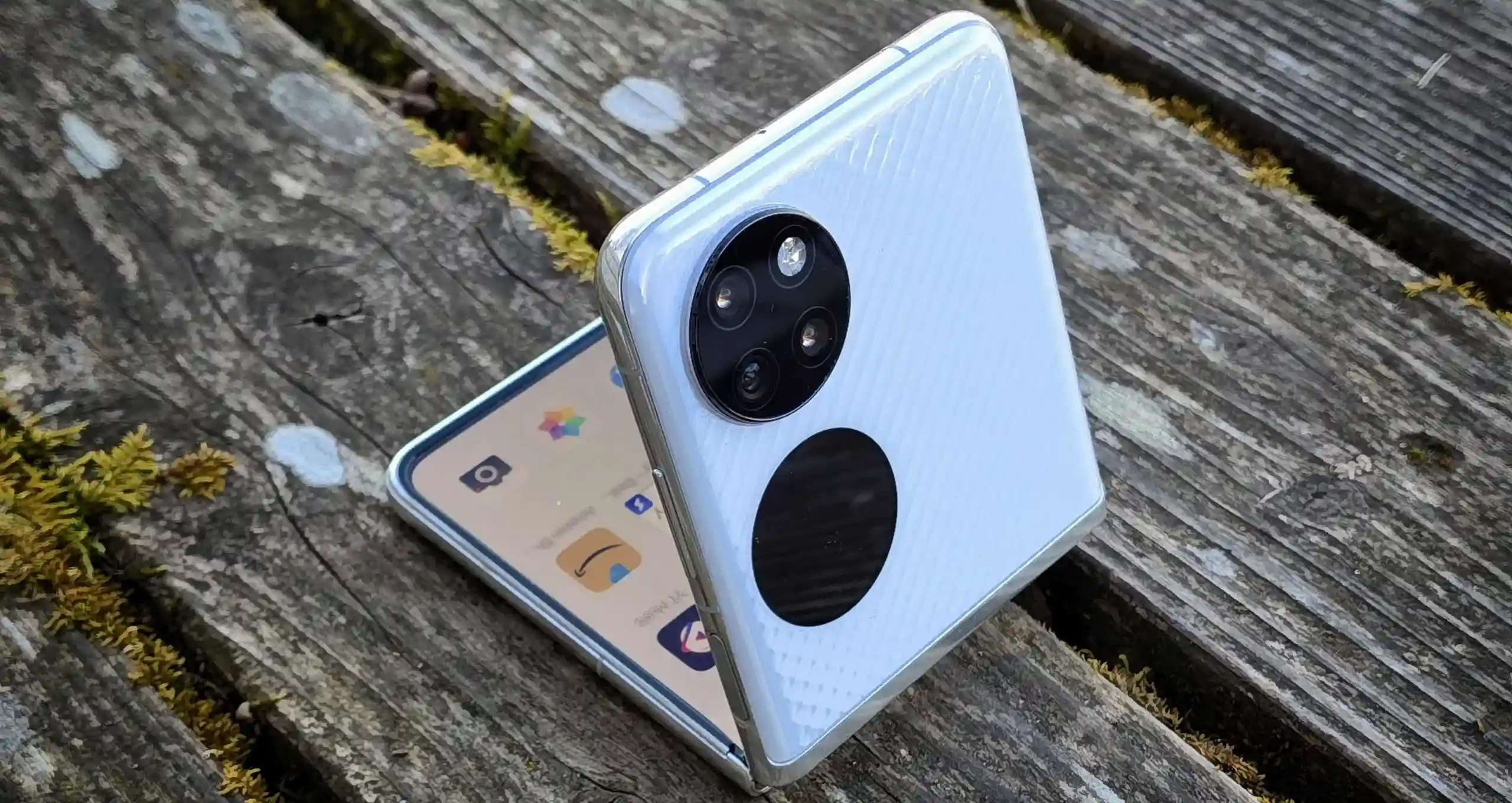 Складной флагман Huawei отдают с фантастической скидкой. Стоит дешевле нового iPhone