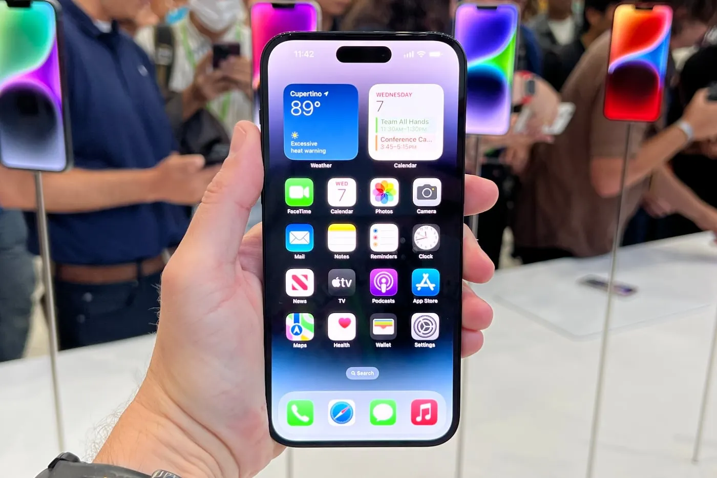 Новые iPhone 14 уже появились на AliExpress. Стоит ли брать?