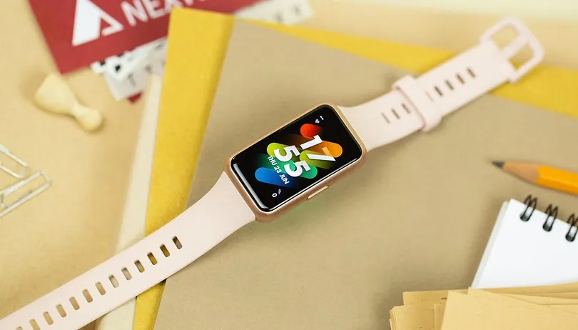 Huawei Band 7 сливают за копейки. Это лучший смарт-браслет для спорта