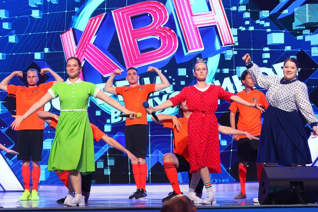 Какую шутку вырезали из последнего эфира КВН? На сцене передали привет Владимиру Соловьеву