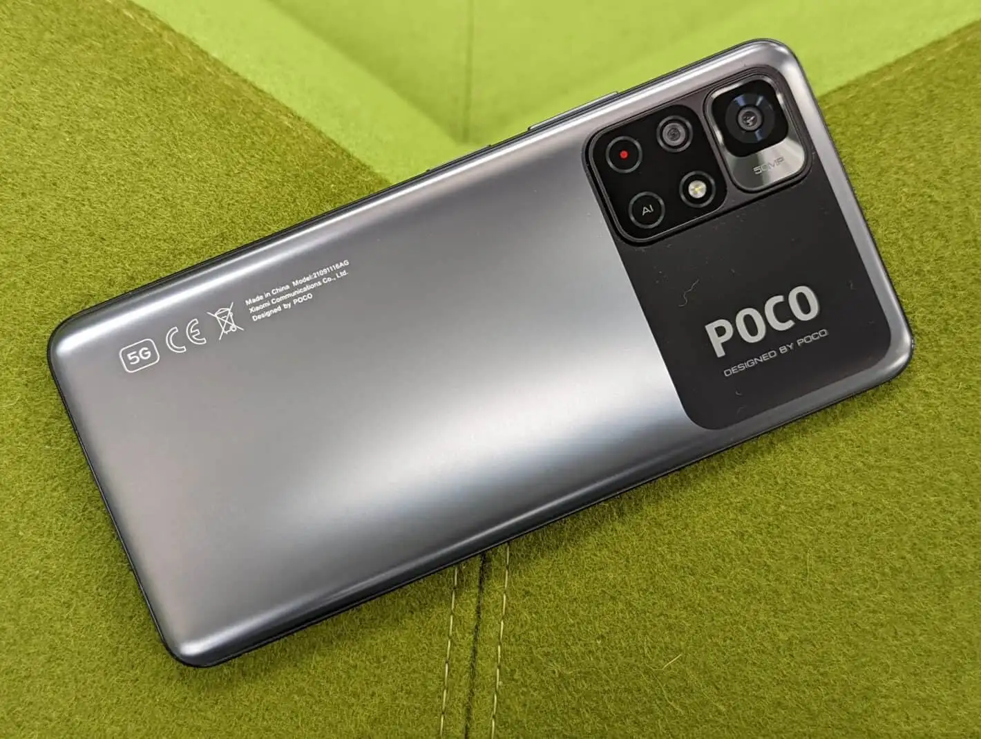 Хитовый Xiaomi Poco отдают за копейки. Это бюджетник с адекватным железом и отличной автономностью