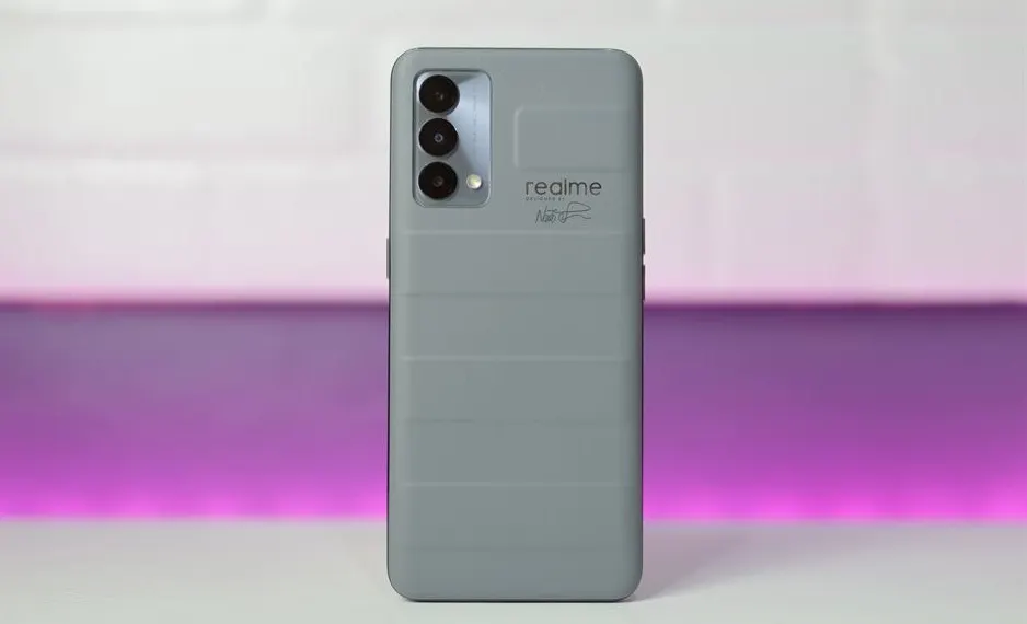 Realme GT Master Edition сливают за бесценок. Его можно смело брать и в 2022 году