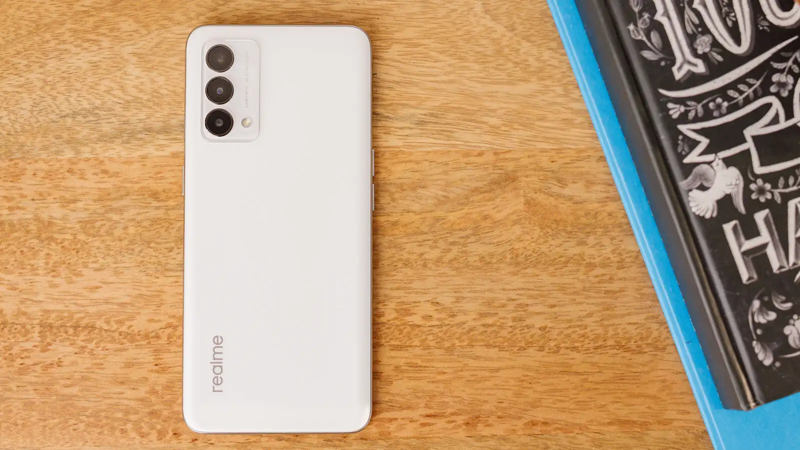 Убийца флагманов от Realme окончательно обесценился. Так дешево он еще не стоил