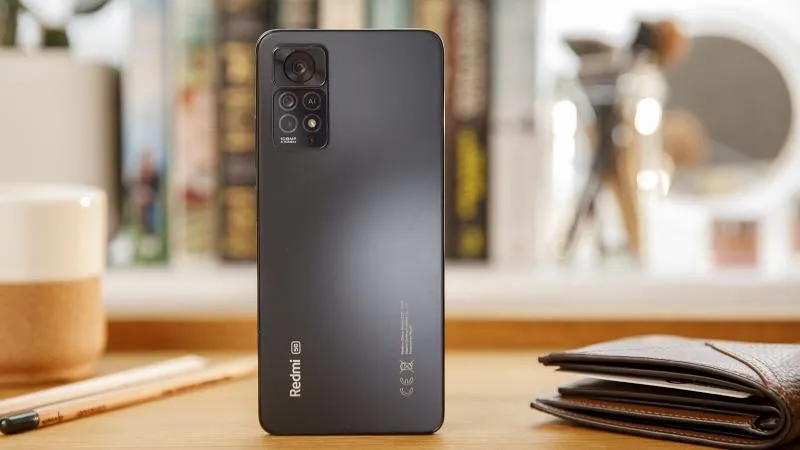 Этот Xiaomi Redmi — самый выгодный среднебюджетник на рынке. Он максимально подешевел в России