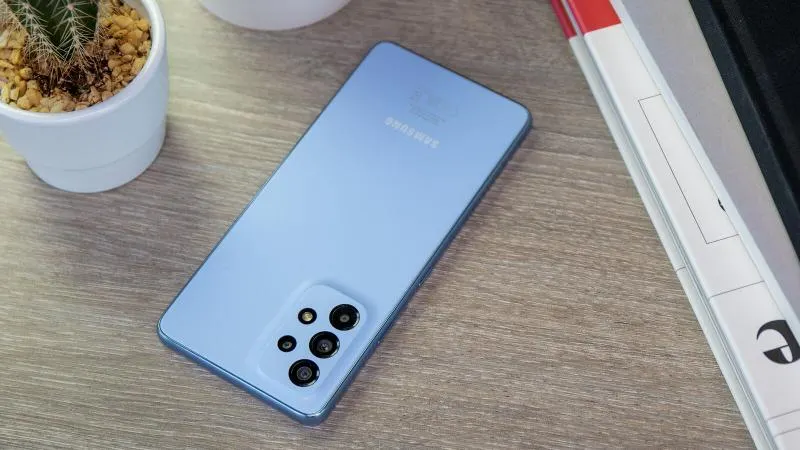 Этот Samsung Galaxy уже стал бестселлером. Его можно урвать с неплохой скидкой в России