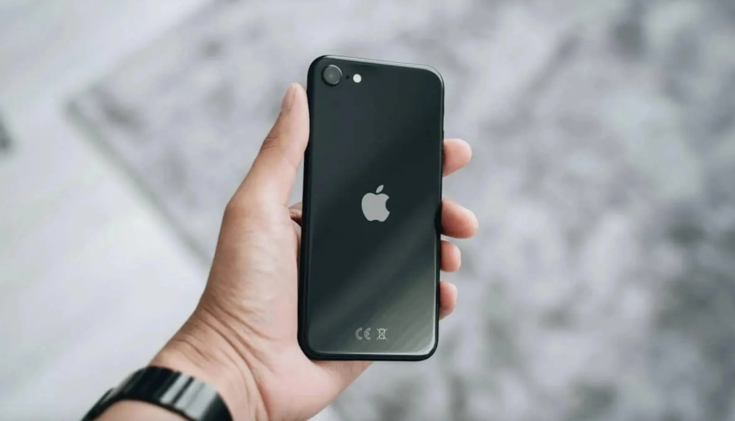 Забираем iPhone SE 2022. Ценник обвалился ниже психологической отметки