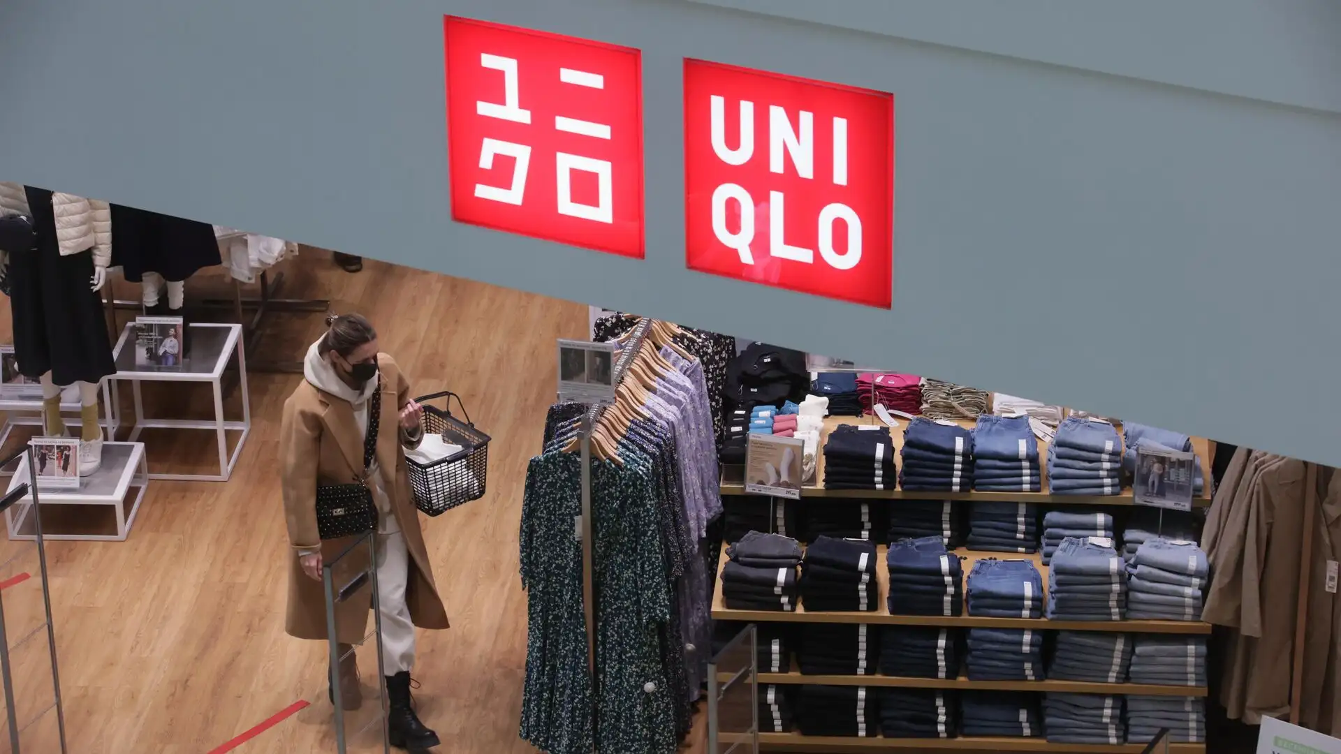 Одежду Uniqlo снова легко купить в России. Но цены очень высокие