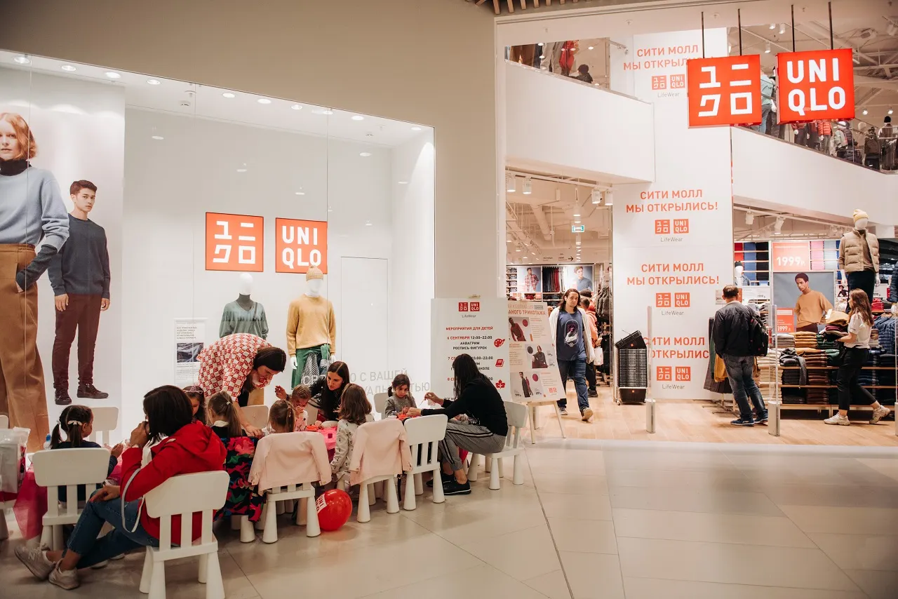 В России вновь продают вещи Zara и Uniqlo. Где купить товары ушедших брендов?