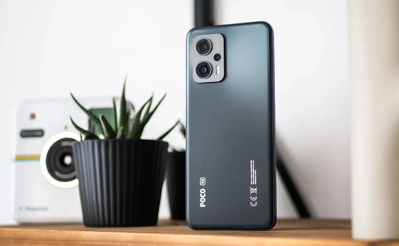 Этот Xiaomi Poco — лучший субфлагман бренда. Он подешевел практически везде