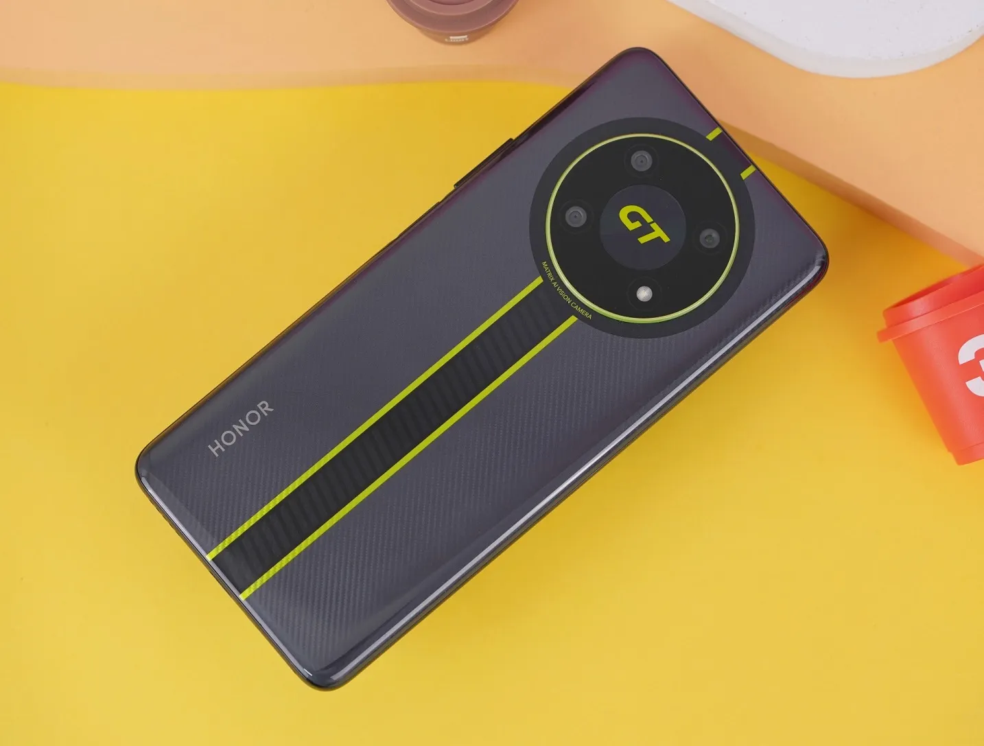 У Honor появился убийца флагманов. У него экс-топовый чипсет от Qualcomm и куча памяти