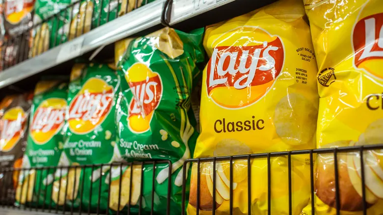 Пачку Lay’s продают за 2 тысячи долларов. Как такое возможно?