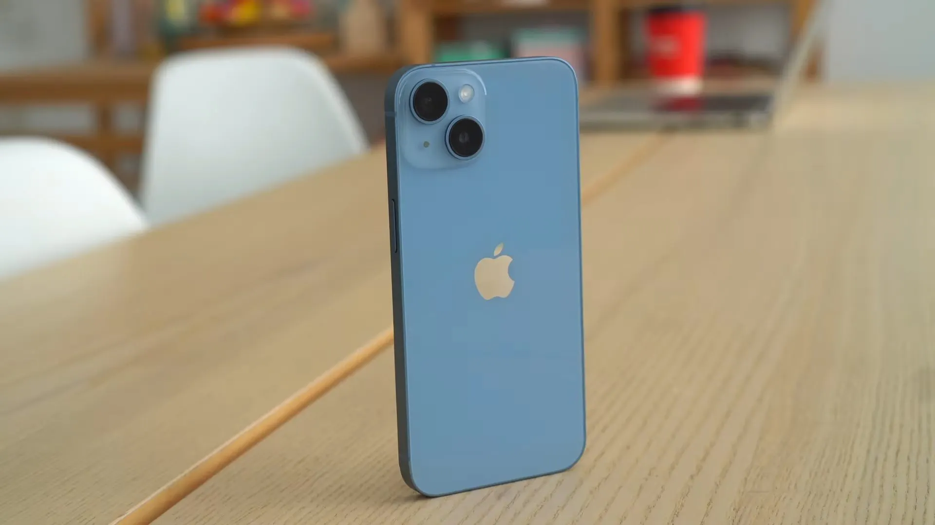 iPhone 14 снова подешевел. Теперь его можно брать