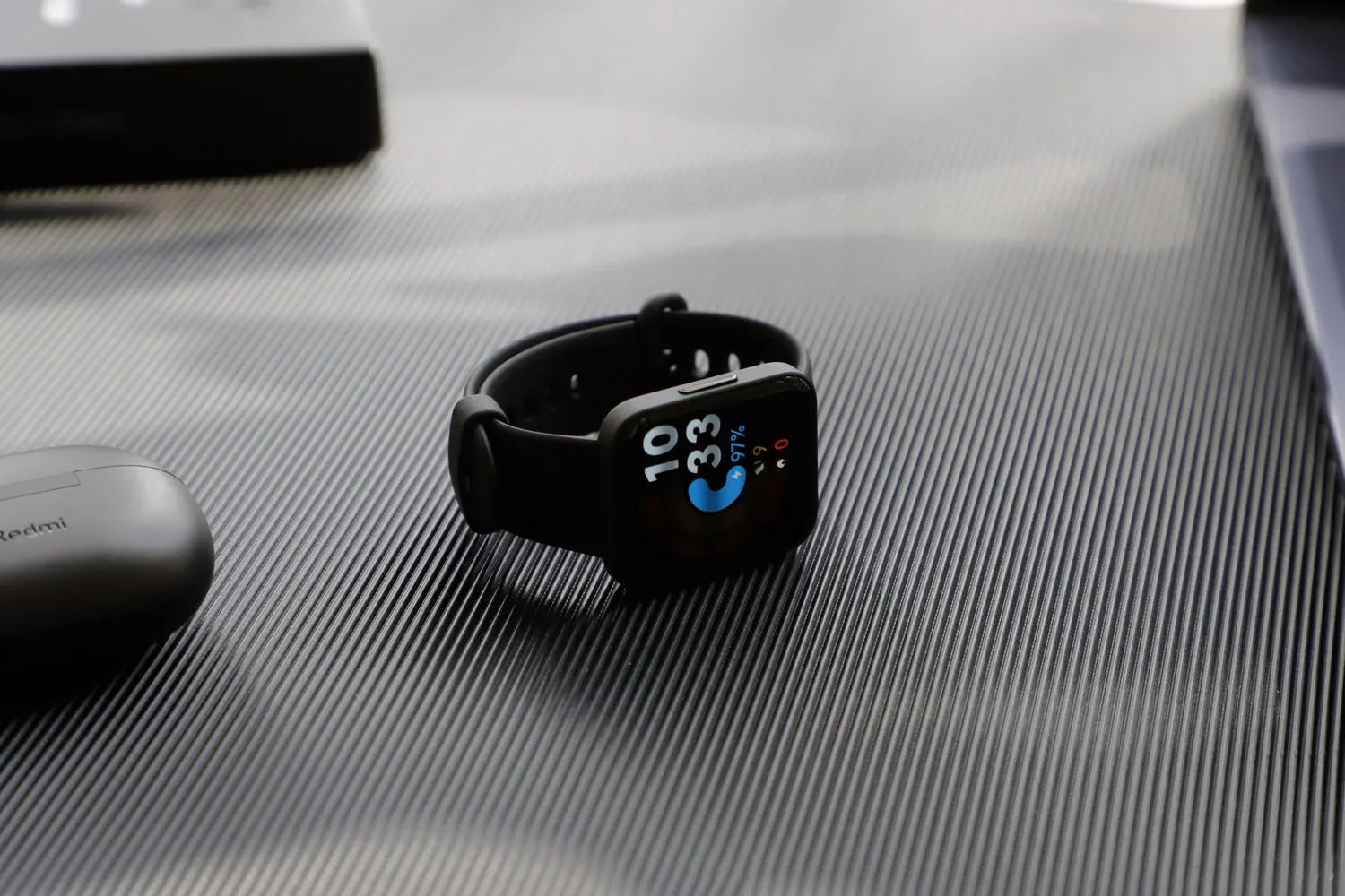 Минималистичные Xiaomi Poco Watch сливают за бесценок. Это ультрадоступные смарт-часы для спортсменов