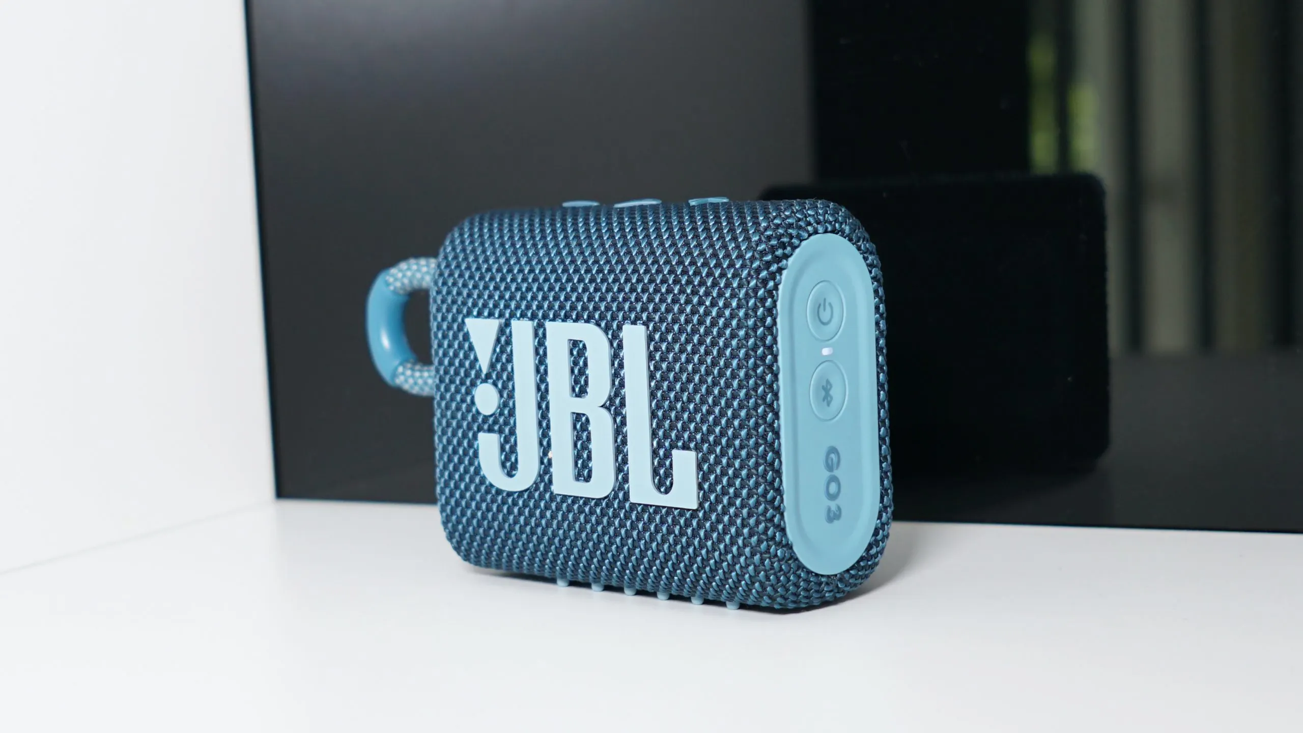 Лучшая колонка JBL для поездок рухнула в цене. Хитовый девайс теперь стоит копейки