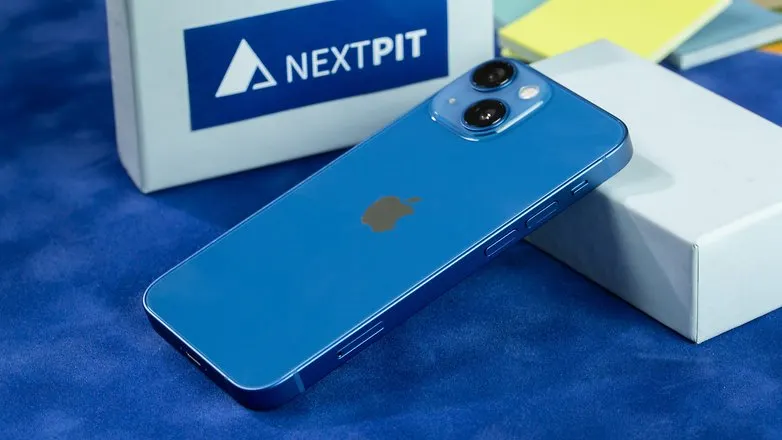 Срочно берем iPhone 13 mini. Компактный флагман окончательно подешевел