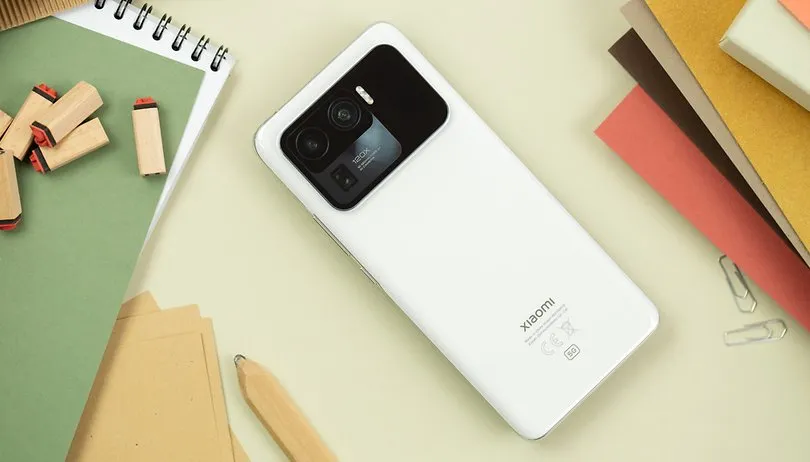 Этот камерофон Xiaomi по-прежнему шикарен. Его наконец можно купить по адекватной цене