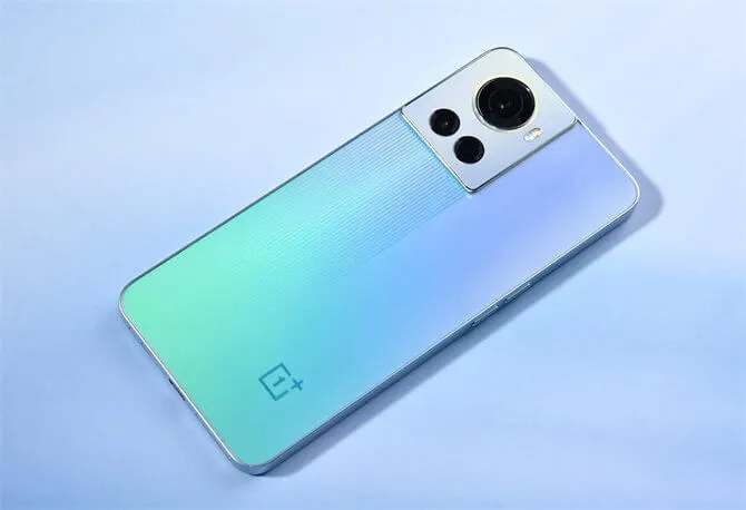OnePlus Ace сливают за бесценок. Топовый субфлагман продолжает дешеветь