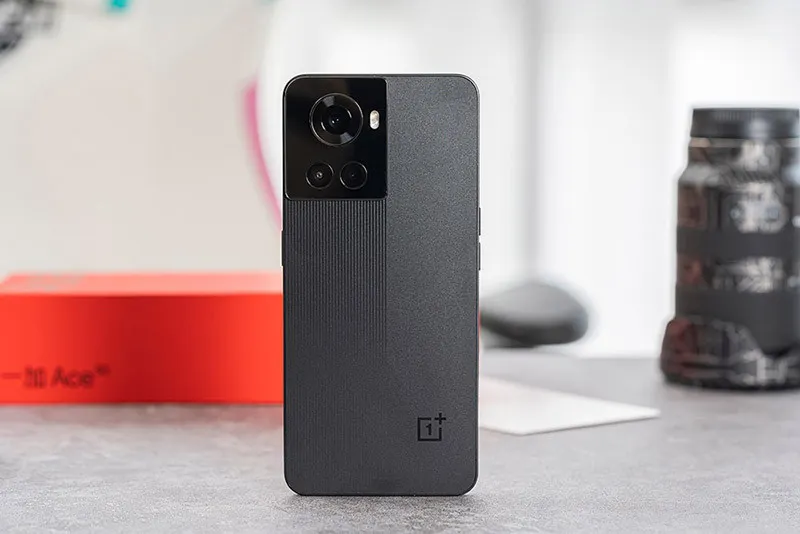OnePlus Ace продолжает дешеветь. Это игровой субфлагман с невероятно быстрой зарядкой