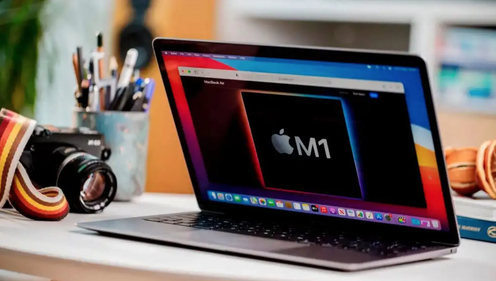 MacBook Air на M1 подешевел до безобразия. Берем?