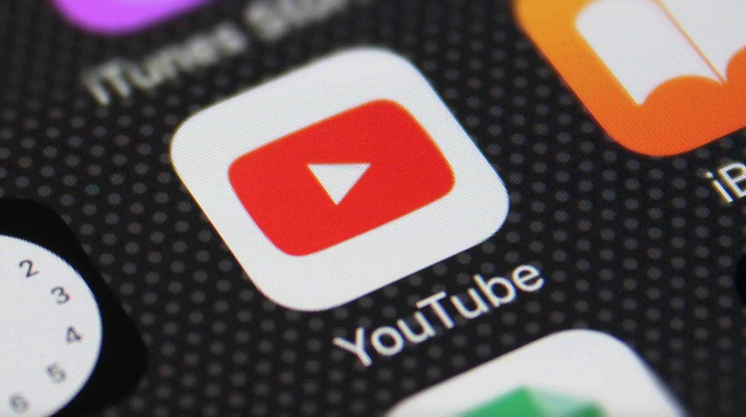 Как запускать видео в фоне без YouTube Premium? Поможет бот в телеграме